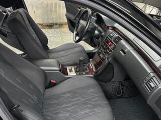 2000 Mercedes-Benz E-Класс 240 II (W210, S210) Рестайлинг, чёрный, 2000000 рублей, вид 3