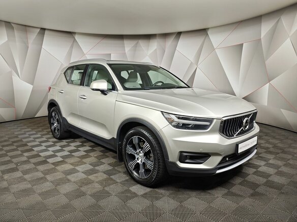 2019 Volvo XC40 I, бежевый - вид 2