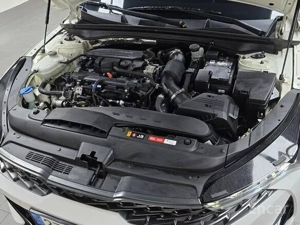 2021 Kia K5 III, белый, 1900000 рублей - вид 9
