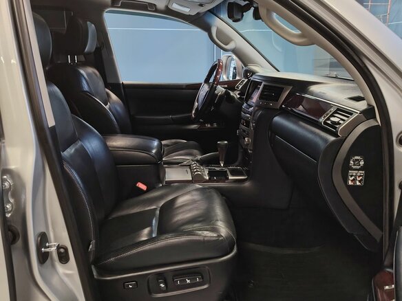 2012 Lexus LX 570 III Рестайлинг, серебристый, 4580000 рублей - вид 22