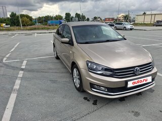 2017 Volkswagen Polo V Рестайлинг, бежевый, 650000 рублей, вид 3