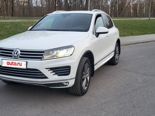 2016 Volkswagen Touareg II Рестайлинг, белый, 3300000 рублей, вид 1