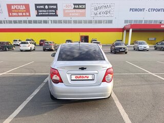 2012 Chevrolet Aveo II, серебристый, 500000 рублей, вид 2
