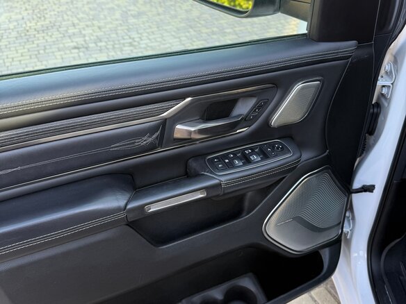 2019 Ram 1500 Crew Cab V, белый, 7000000 рублей - вид 14