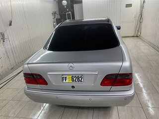 1999 Mercedes-Benz E-Класс 240 II (W210, S210), серебристый, 500000 рублей, вид 4