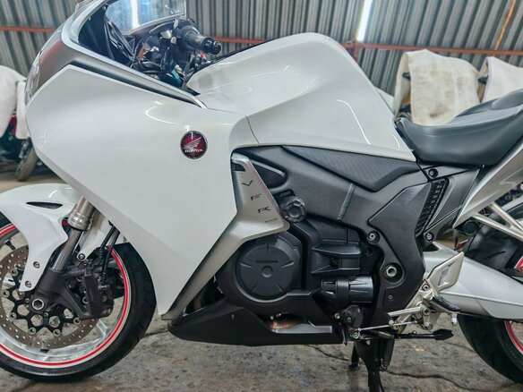 2012 Honda VFR 1200, белый, 860000 рублей - вид 27