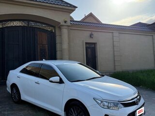 2014 Toyota Camry VII (XV50) Рестайлинг, белый, 1670000 рублей, вид 3