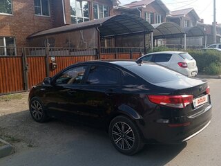2015 Kia Rio III Рестайлинг, чёрный, 599900 рублей, вид 4