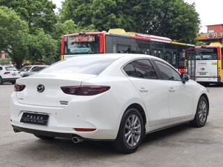 2023 Mazda 3 Axela IV (BP), белый, 1992000 рублей, вид 4