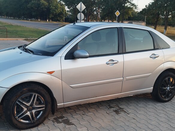 2004 Ford Focus I Рестайлинг, серебристый, 400000 рублей - вид 4