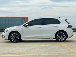 2021 Volkswagen Golf VIII, белый, 1848000 рублей, вид 2