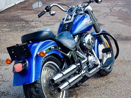2009 Harley-Davidson Fat Boy, синий, 1150000 рублей, вид 2