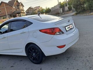 2013 Hyundai Solaris I, белый, 860000 рублей, вид 2