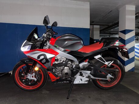 2021 Aprilia Tuono 660, красный, 1150000 рублей, вид 2