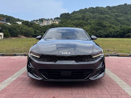 2022 Kia K5 III, чёрный, 2120000 рублей, вид 1