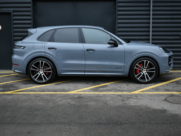 2025 Porsche Cayenne GTS III Рестайлинг, серый, 23999000 рублей - вид 3