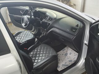 2016 Kia Rio III Рестайлинг, серебристый, 1400000 рублей, вид 3
