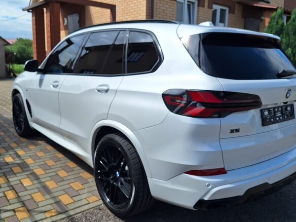 2023 BMW X5 40i IV (G05/G18) Рестайлинг, белый, 11490000 рублей - вид 3