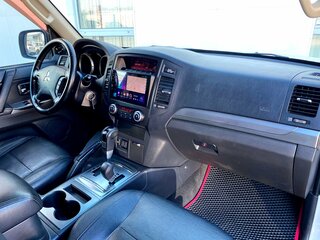 2013 Mitsubishi Pajero IV Рестайлинг 1, белый, 2500000 рублей, вид 4