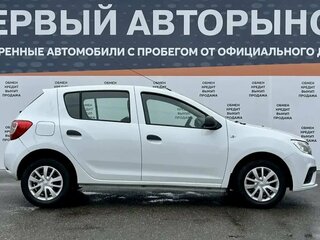 2019 Renault Sandero II Рестайлинг, белый, 635000 рублей, вид 4