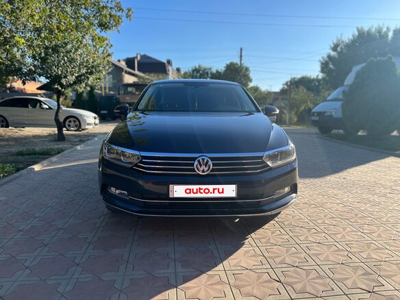 2015 Volkswagen Passat B8, синий, 1800000 рублей - вид 2