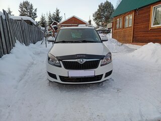 2010 Skoda Fabia II Рестайлинг, белый, 500000 рублей, вид 2