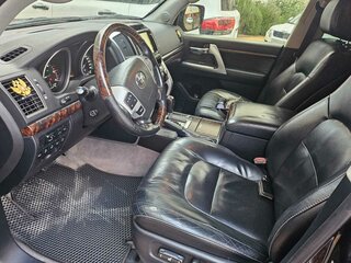 2014 Toyota Land Cruiser 200 Series Рестайлинг 1, чёрный, 5500000 рублей, вид 4