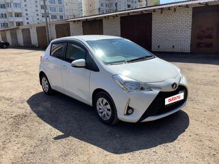 2017 Toyota Vitz III (XP130) Рестайлинг 2, белый, 860000 рублей, вид 2