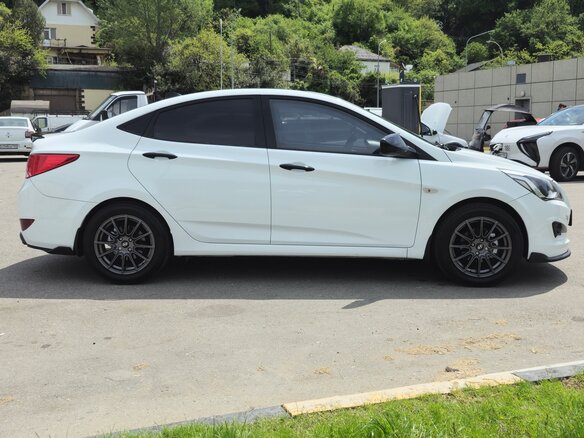 2014 Hyundai Solaris I, белый, 780000 рублей - вид 2