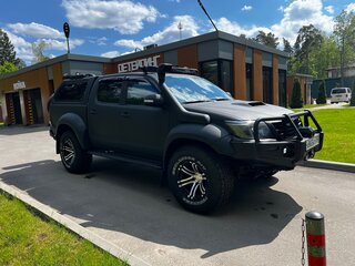 2014 Toyota Hilux Arctic Trucks AT35 VII Рестайлинг, чёрный, 3500000 рублей, вид 4