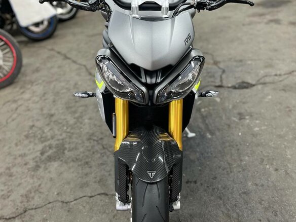 2021 Triumph Speed Triple, серый, 1520000 рублей - вид 7