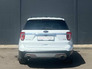 2016 Ford Explorer V Рестайлинг, белый, 2360000 рублей, вид 5