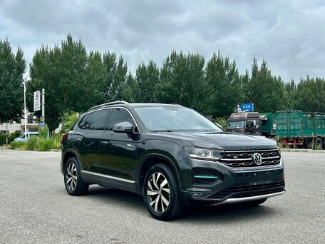 2021 Volkswagen Tayron I, чёрный, 2350000 рублей, вид 3