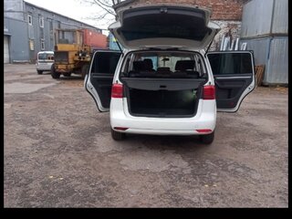 2014 Volkswagen Touran I Рестайлинг 2, белый, 600000 рублей, вид 2