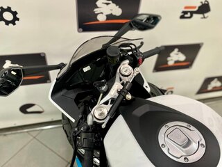 2025 CFMoto 675SR-R, белый, 769410 рублей, вид 4
