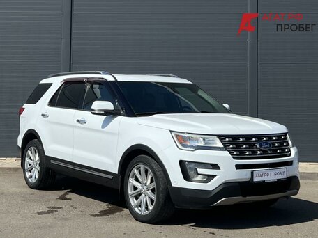 2016 Ford Explorer V Рестайлинг, белый, 2190000 рублей, вид 3