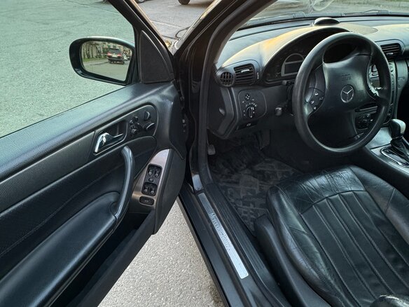2001 Mercedes-Benz C-Класс AMG 32 AMG II (W203), чёрный, 950000 рублей - вид 11