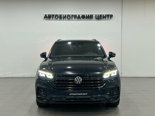 2021 Volkswagen Touareg III, чёрный, 5590000 рублей, вид 2