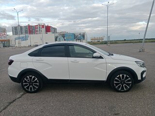 2023 Lada (ВАЗ) Vesta Cross I Рестайлинг (NG), белый, 1200000 рублей, вид 3