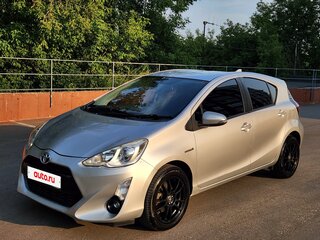 2015 Toyota Aqua I Рестайлинг, серебристый, 880000 рублей, вид 2