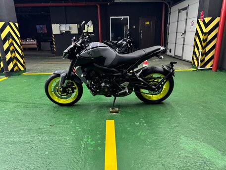 2018 Yamaha MT-09 (FZ-09), серый, 875000 рублей, вид 2