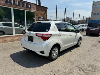 2019 Toyota Vitz III (XP130) Рестайлинг, белый, 1059000 рублей, вид 4
