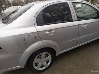 2011 Chevrolet Aveo I Рестайлинг, серебристый, 580000 рублей, вид 2