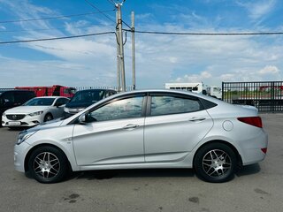 2014 Hyundai Solaris I Рестайлинг, серебристый, 999000 рублей, вид 3