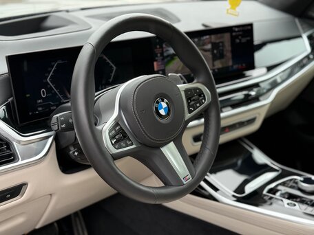 2026 BMW X7 40i I (G07) Рестайлинг, серый, 13140000 рублей, вид 5