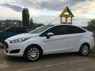 2015 Ford Fiesta Mk6 Рестайлинг, белый, 1050000 рублей, вид 4
