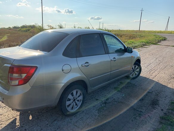 2013 Lada (ВАЗ) Granta I, бежевый, 405000 рублей - вид 2