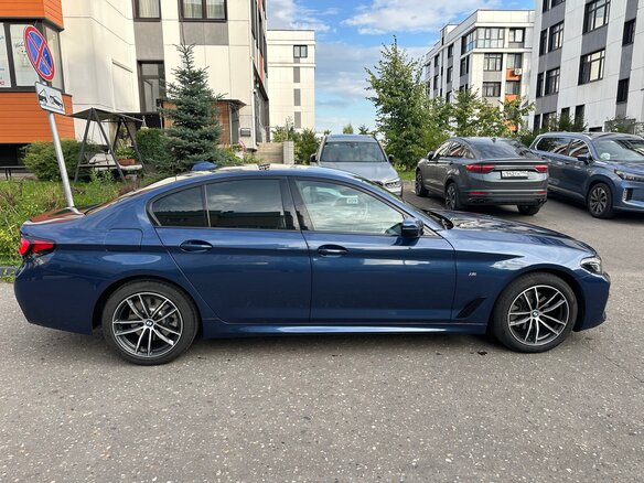 2020 BMW 5 серии 520d xDrive VII (G30/G31/G38) Рестайлинг, синий - вид 3