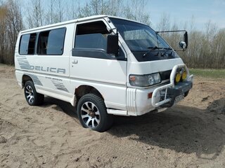 1990 Mitsubishi Delica III, белый, 599999 рублей, вид 2