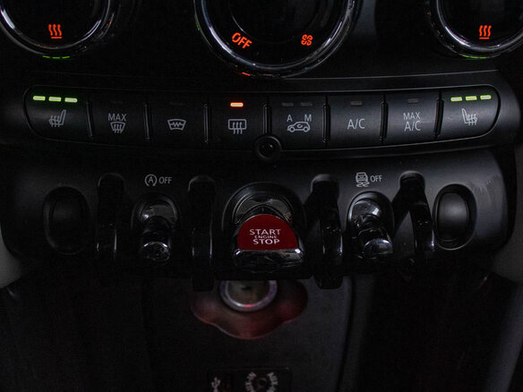 2014 Mini Hatch Cooper III (F55/F56), коричневый - вид 12